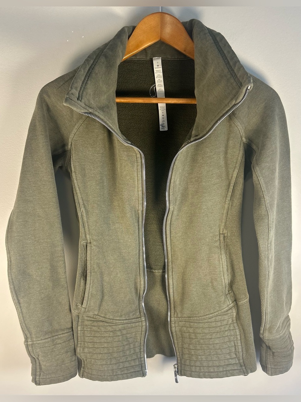 Lululemon Radiant Jacket II Size 2 Women’s Green Full Zip Sweater Thumbholes EUC - Picture 4 of 10